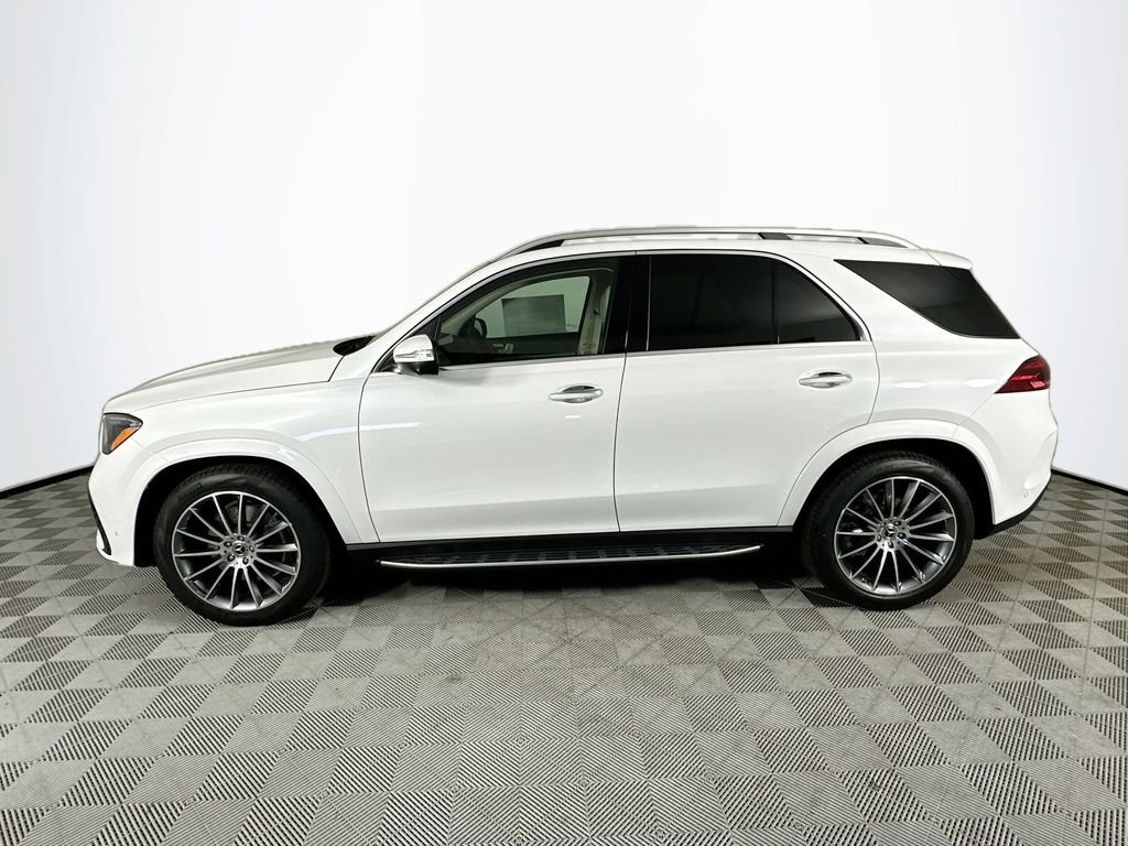 New 2026 MANUFAKTUR Moonlight White Metallic Mercedes-Benz GLE 450 image 4