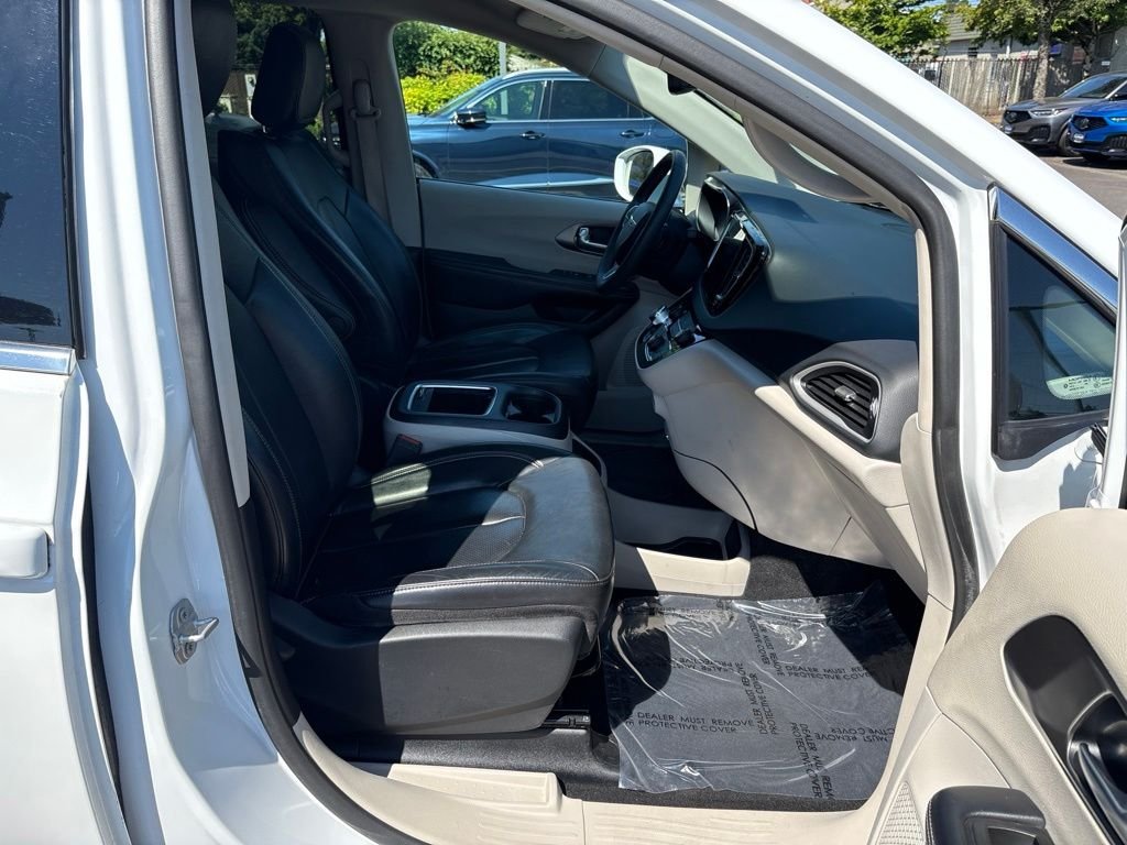 Used 2022 White Chrysler Touring L image 23