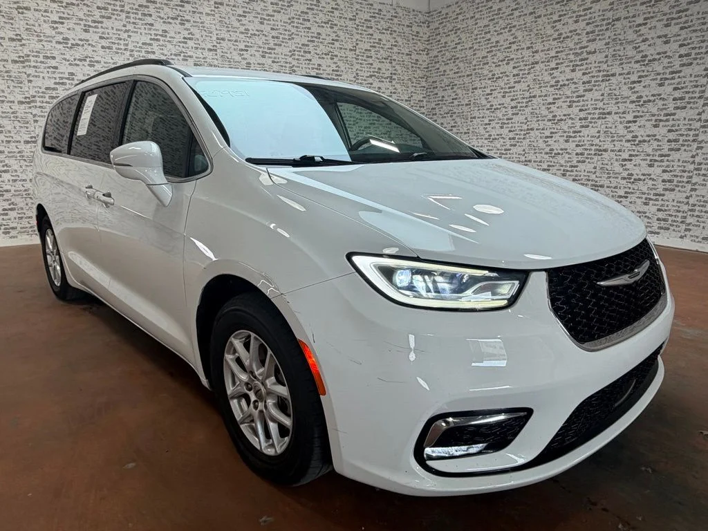 Used 2022 White Chrysler Touring L image 7