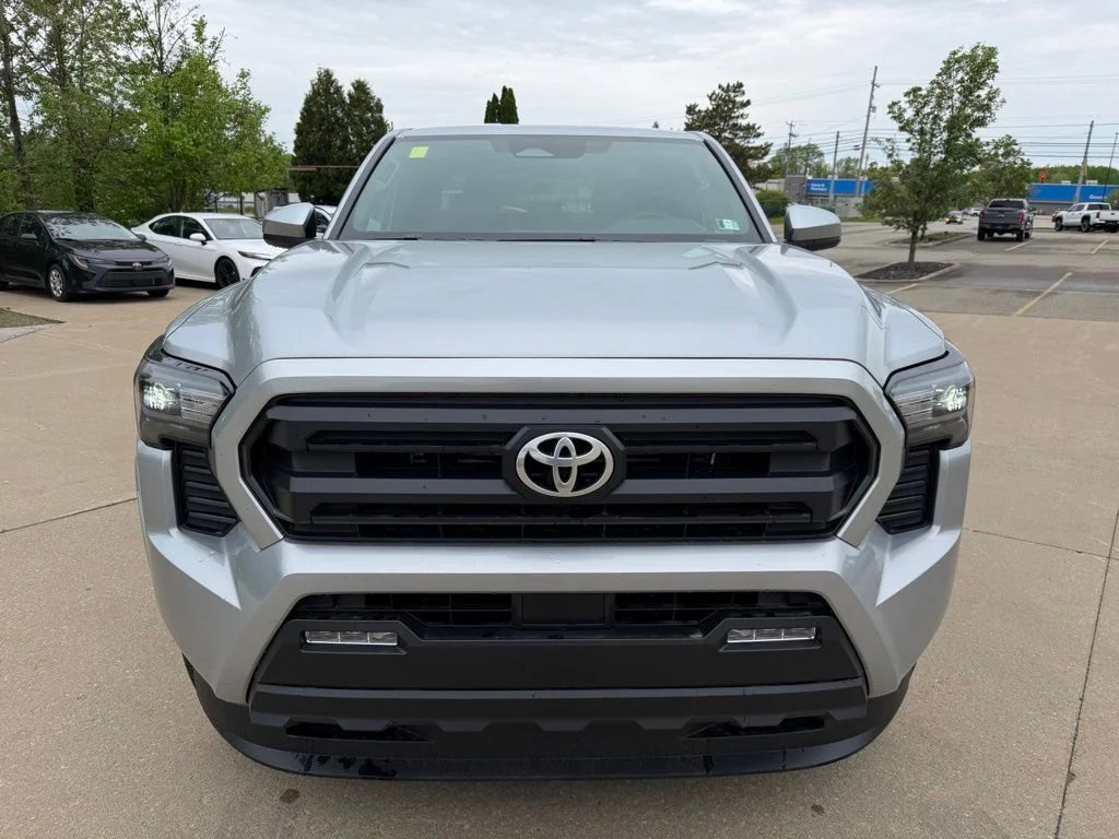 2026 Toyota Tacoma SR5 - Photo 8