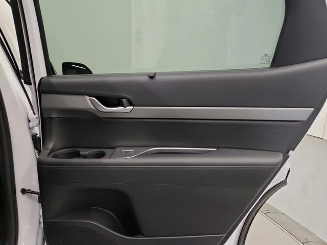 Used 2025 White Hyundai SEL Premium image 41