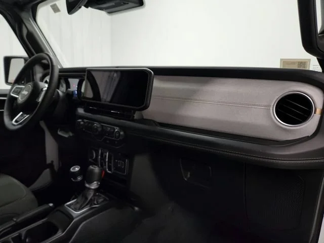 Used 2025 Bright White Cl Jeep Sahara image 35