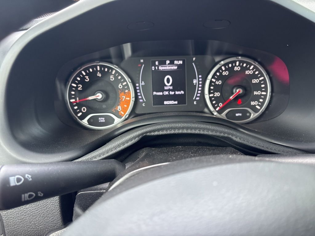 Certified Used 2018 Gray Jeep Latitude image 25