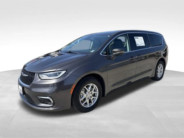 Used 2023 Gray Chrysler Touring L image 27
