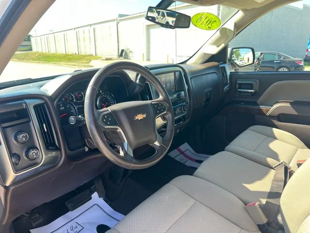 Used 2018 White Chevrolet LT image 31