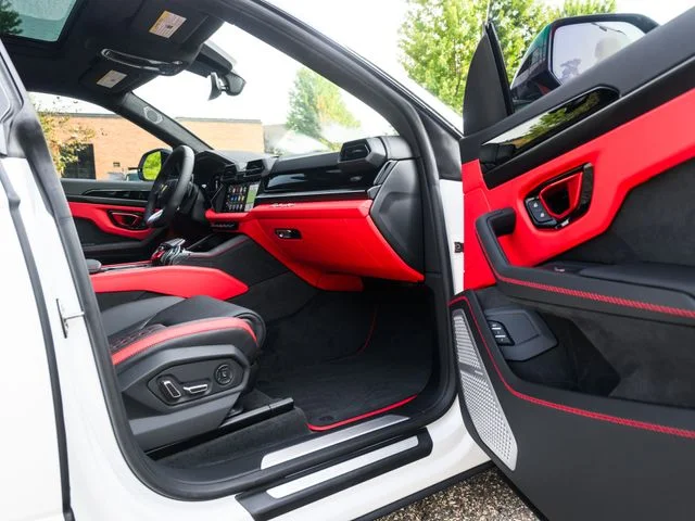 Used 2025  Lamborghini SE image 37