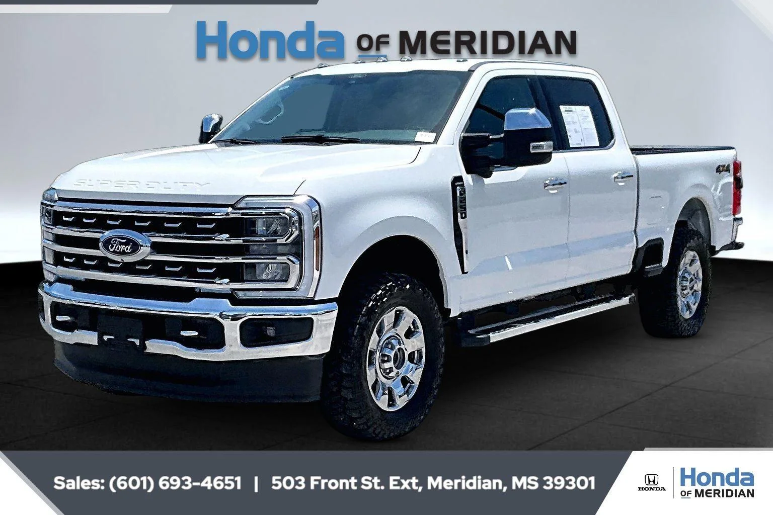 Used 2024 Star White Metallic Tri-Coat Ford LARIAT image 10
