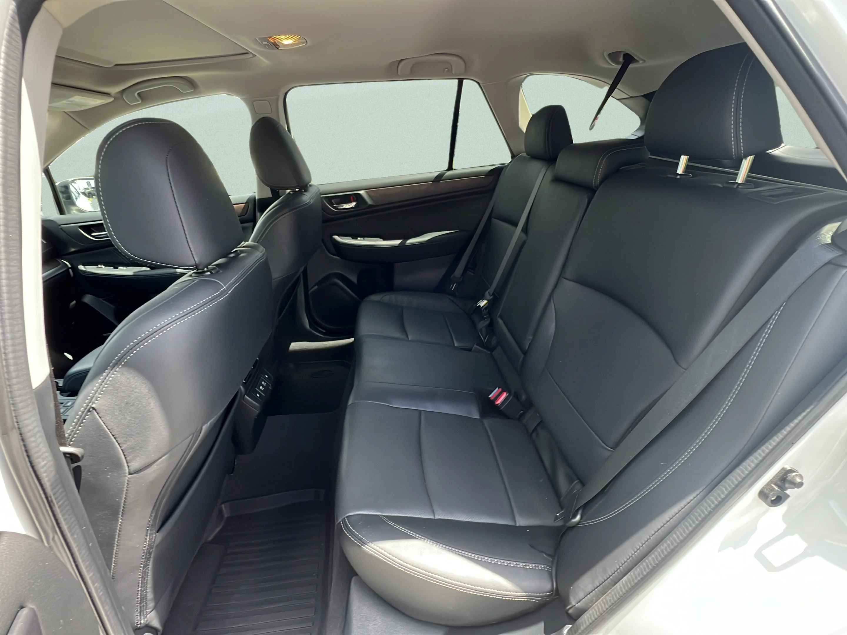 Used 2019 Crystal White Pearl Subaru Limited image 10