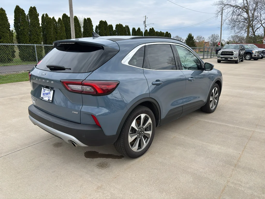 Used 2025 Vapor Blue Metallic Ford Platinum image 4