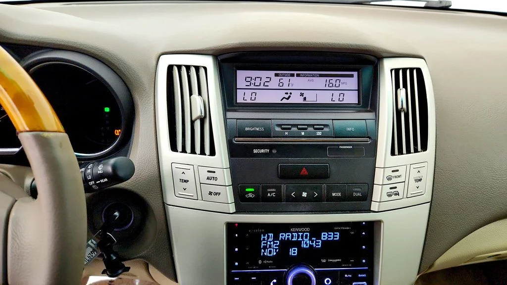 Used 2007 Bamboo Pearl Lexus AWD 4dr w/ Premium Plus Package & Heated Front Seats image 19