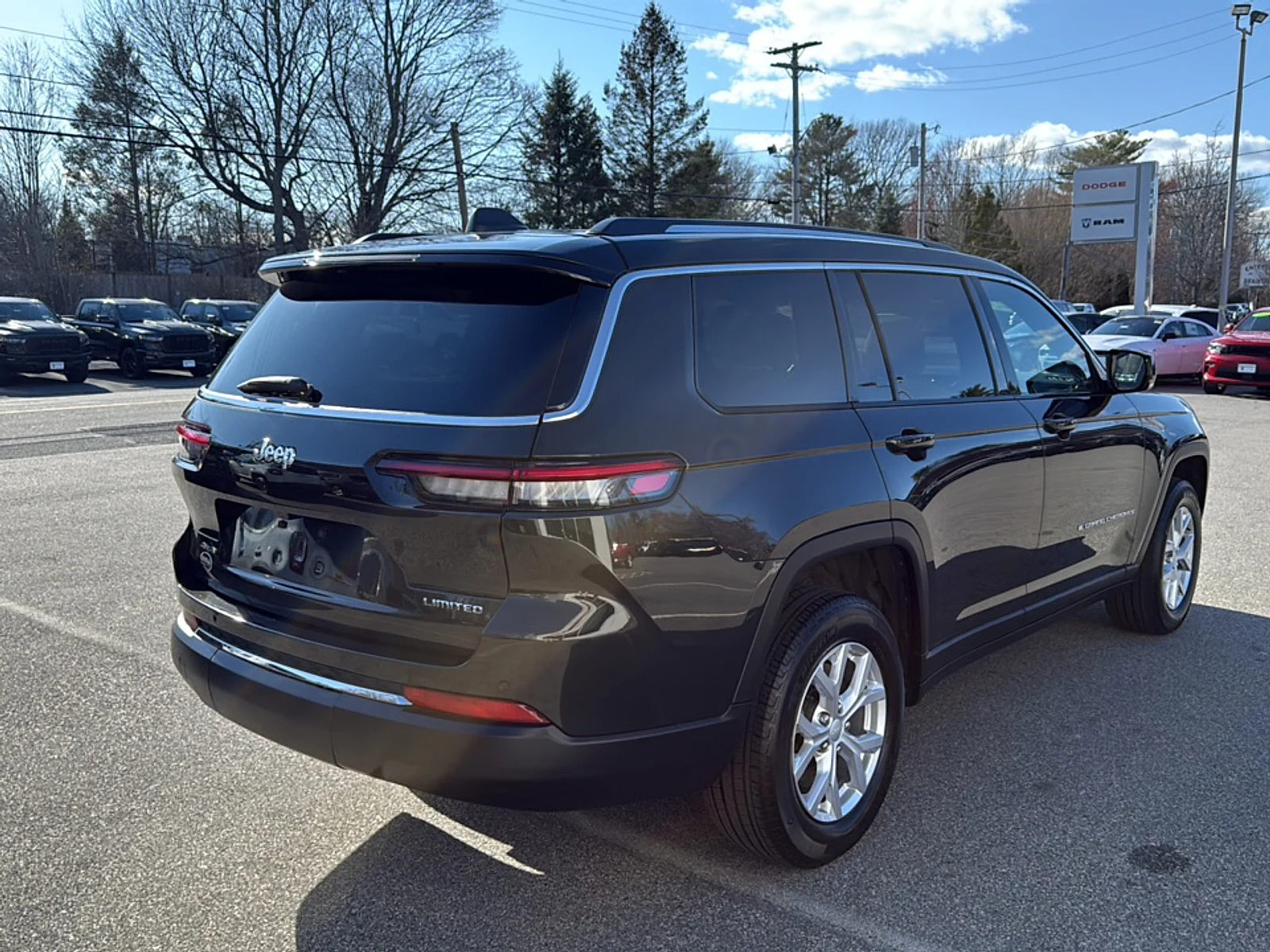 Certified Used 2023 Rocky Mountain Pearlcoat Jeep Limited 4x4 image 5