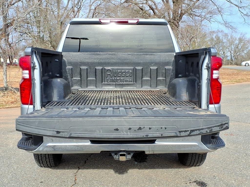Used 2025 Sterling Gray Metallic Chevrolet LT image 21