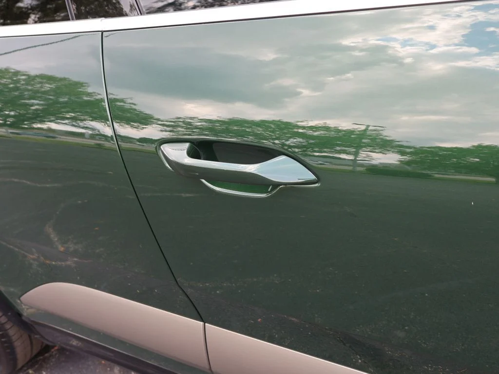 Used 2024 Oak Green Metallic Neo Porsche Turbo image 17