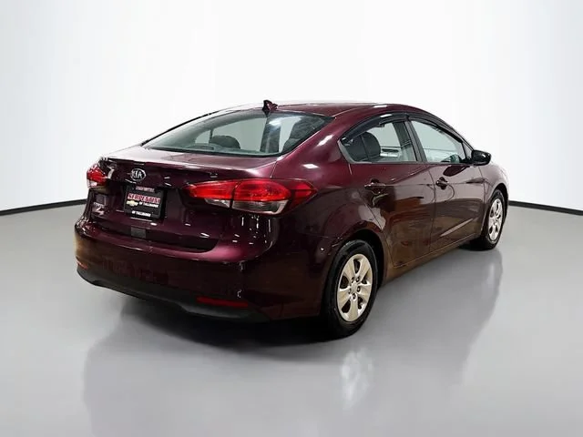 Used 2018  Kia LX image 6