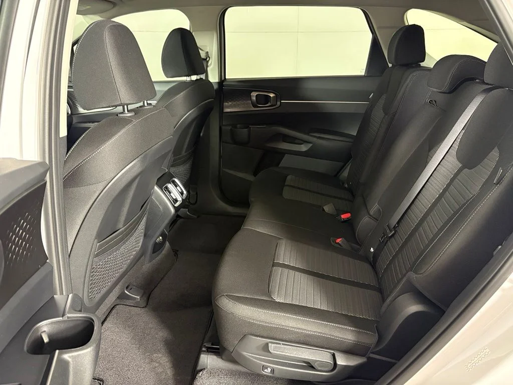 New 2026 Glacial White Pearl Kia LX image 36