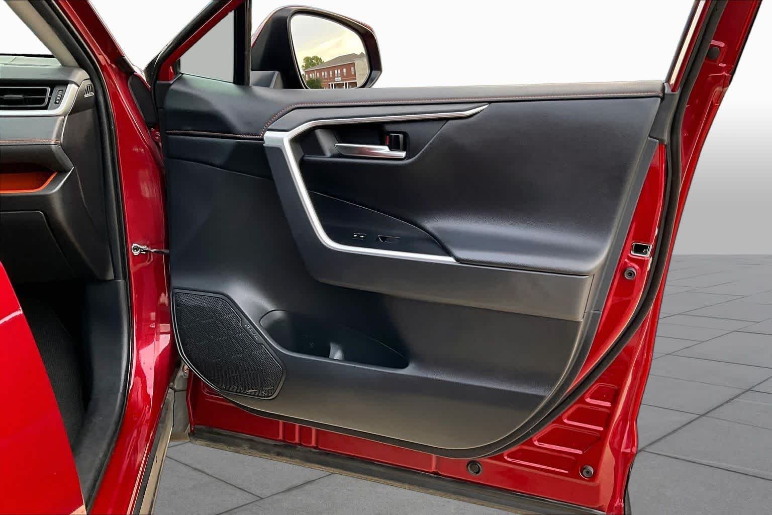 Used 2019 Ruby Flare Pearl Toyota Adventure image 23