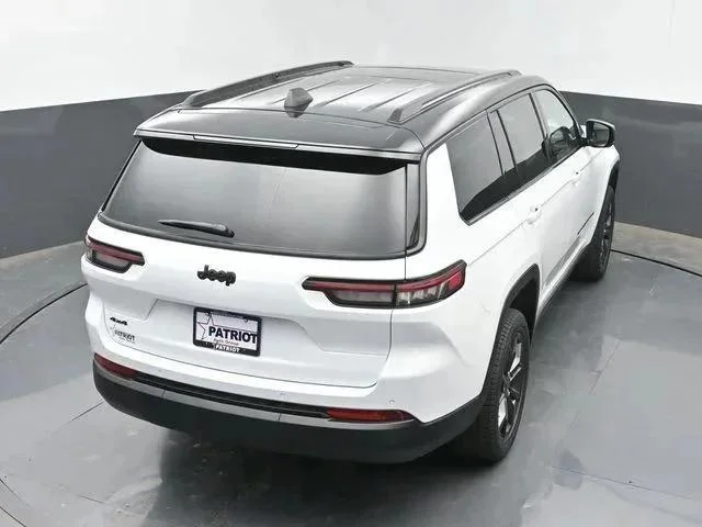 New 2025 Bright White Clear-Coat Exterior Paint Jeep Limited image 41