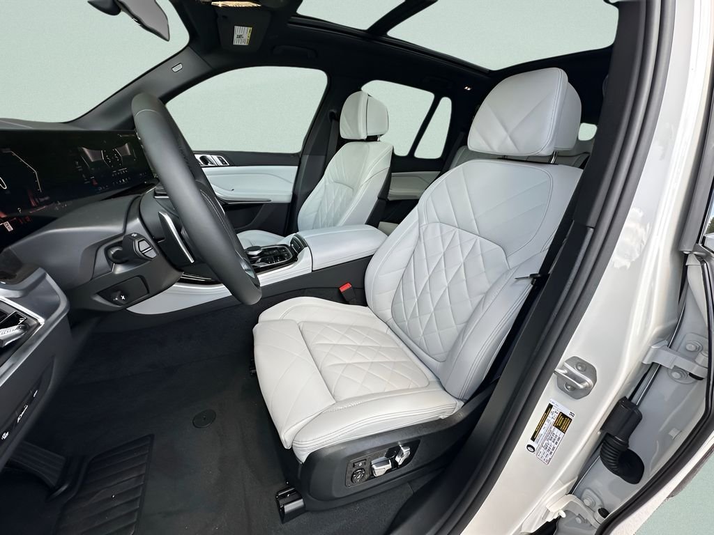 New 2026 Mineral White Metallic BMW sDrive40i image 10