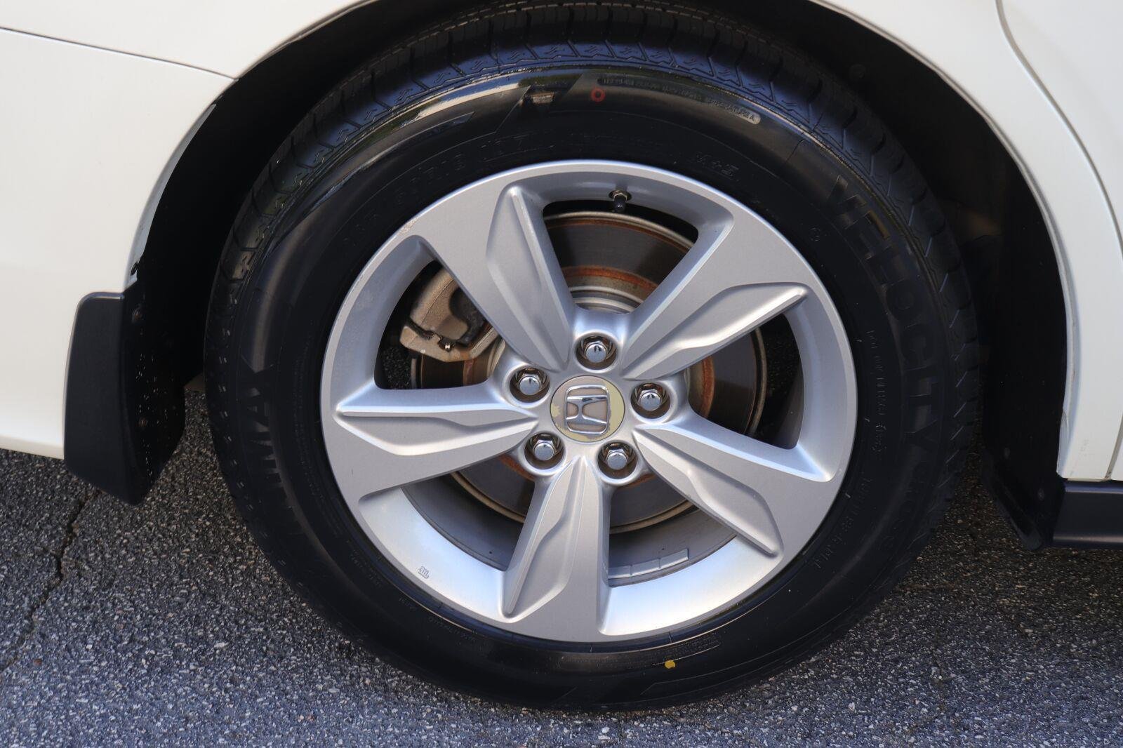 Used 2019 White Diamond Pearl Honda EX-L w/Navi w/RES image 40