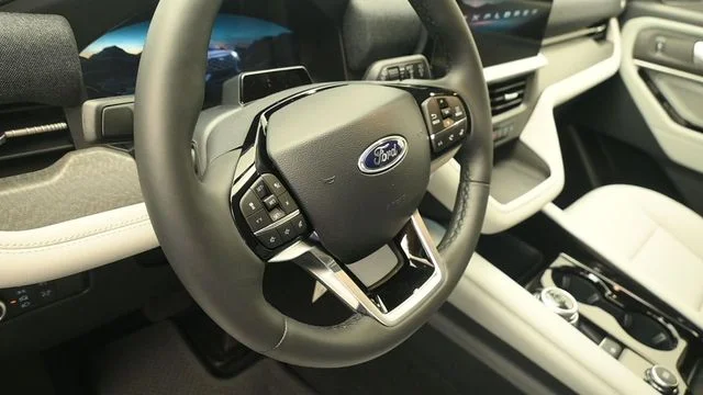 New 2026 Rapid Red Metallic Tinted Clearcoat Ford Platinum™ image 16