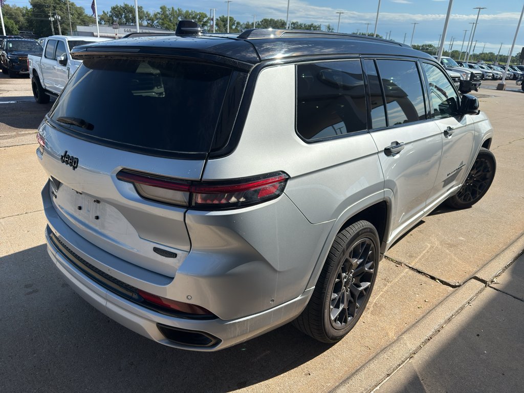 Used 2023 Black Clearcoat Jeep Summit Reserve image 6