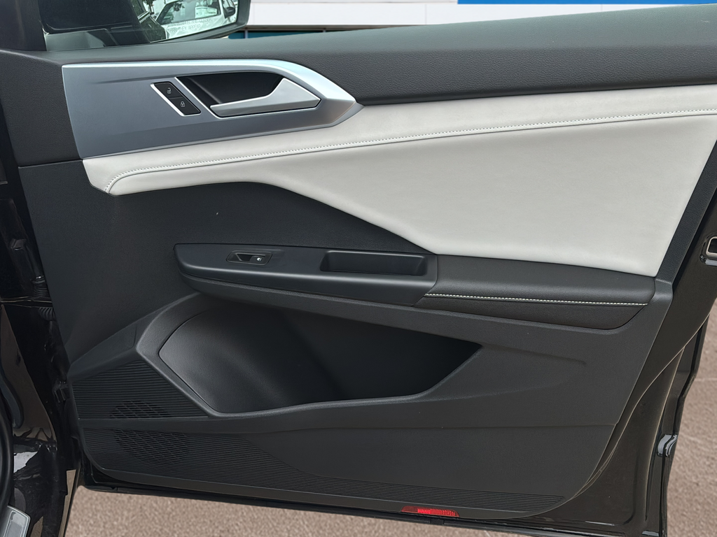 New 2026 Black Volkswagen 1.5T SE image 10