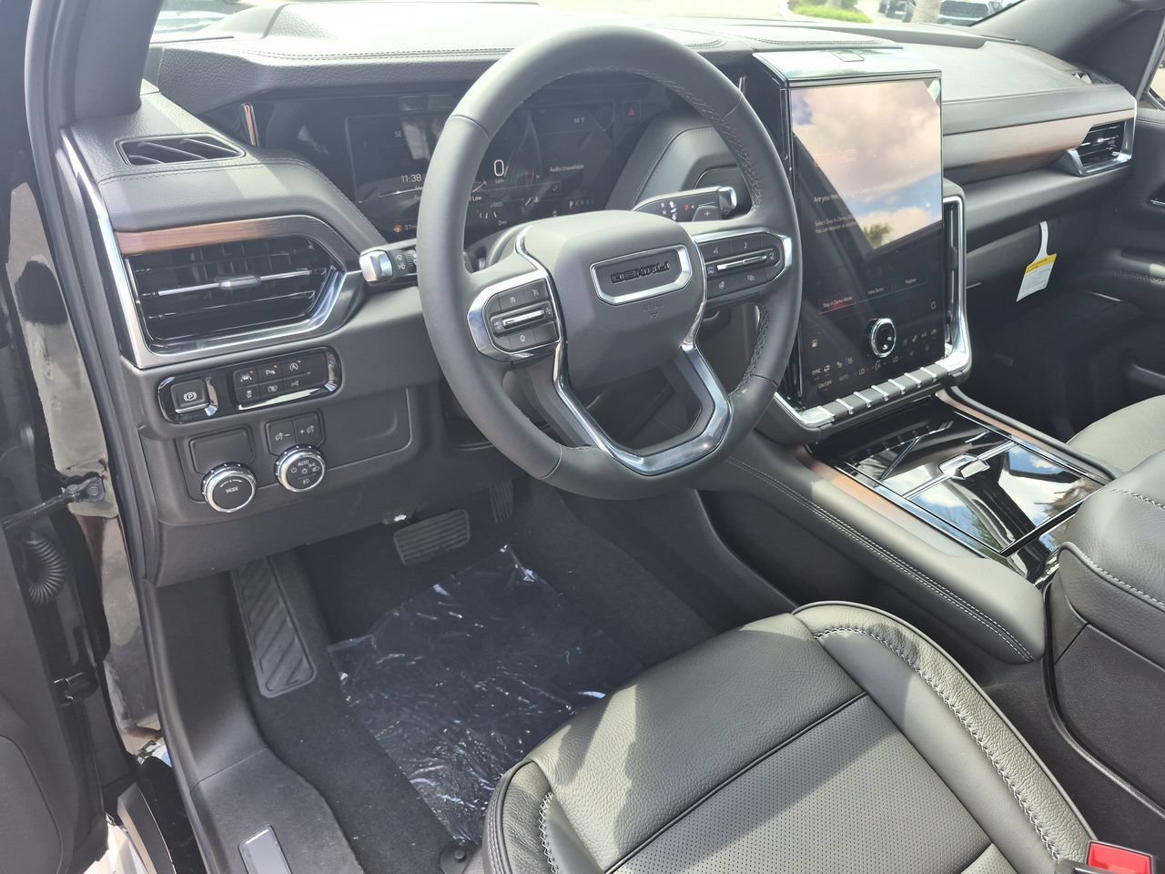 2026 GMC Yukon Denali - Photo 10