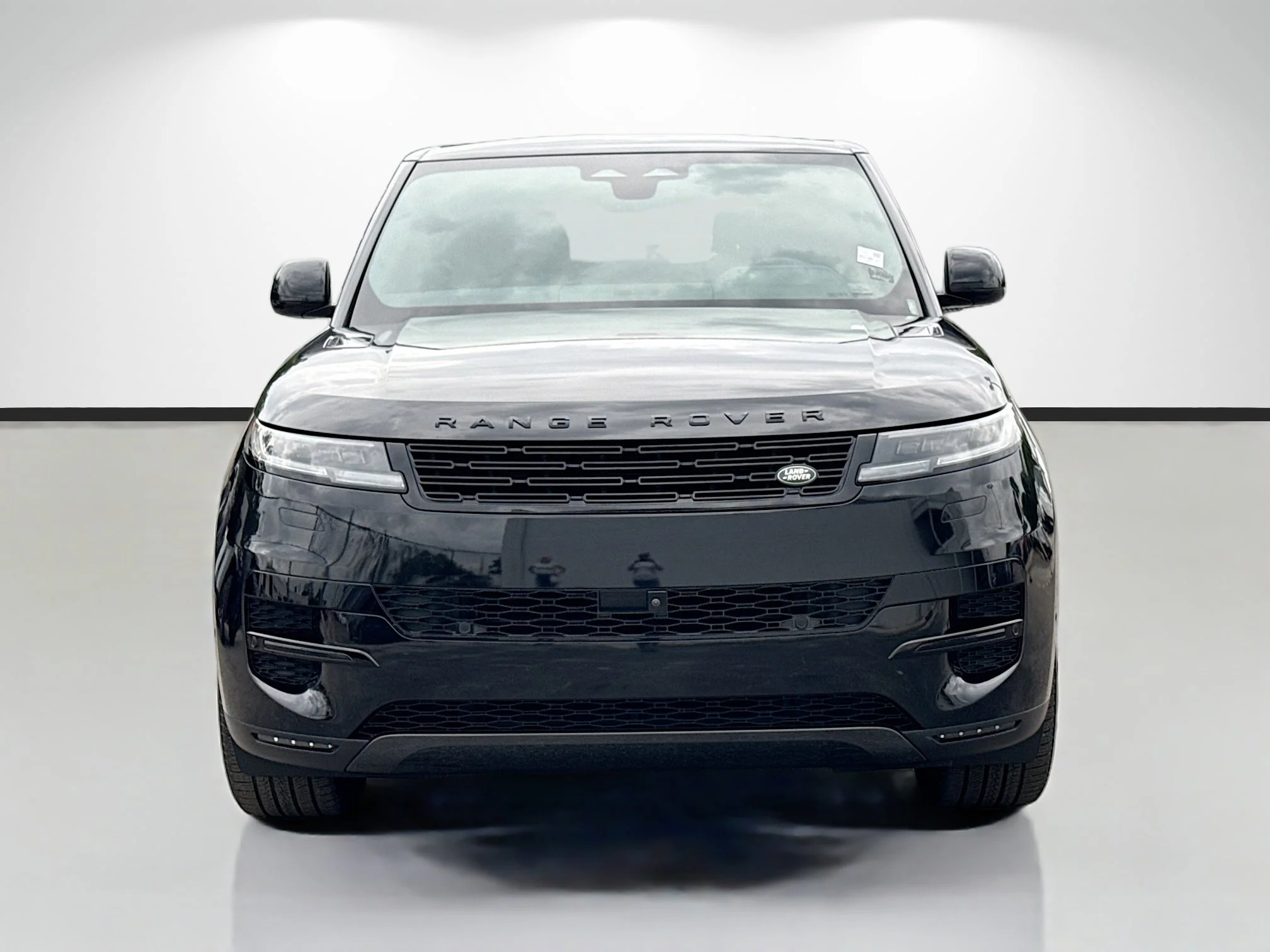 Used 2024 Santorini Black Metallic Land Rover SE image 8