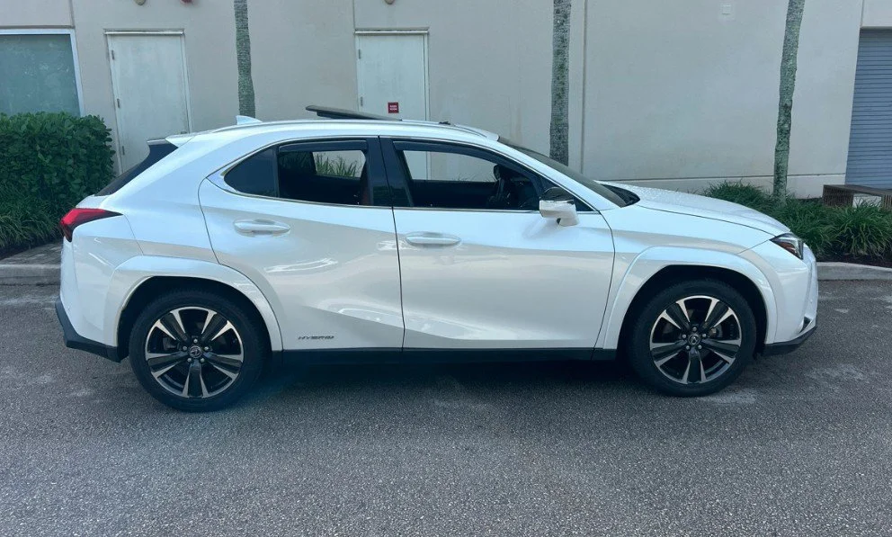 Used 2022 Ultra White Lexus UX 250h image 8