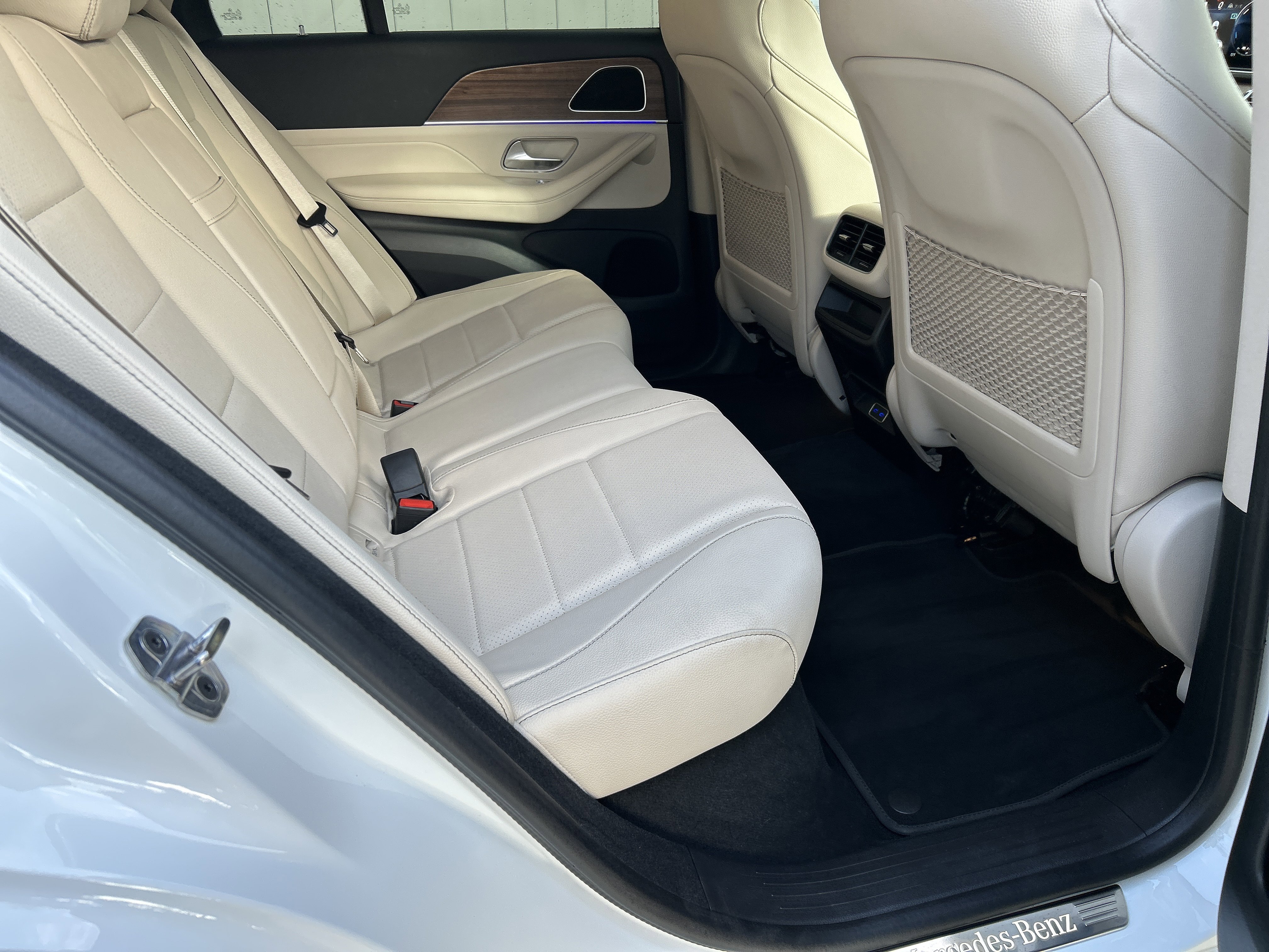 Certified Used 2025 Polar White Mercedes-Benz GLE 450e 4MATIC® SUV image 48