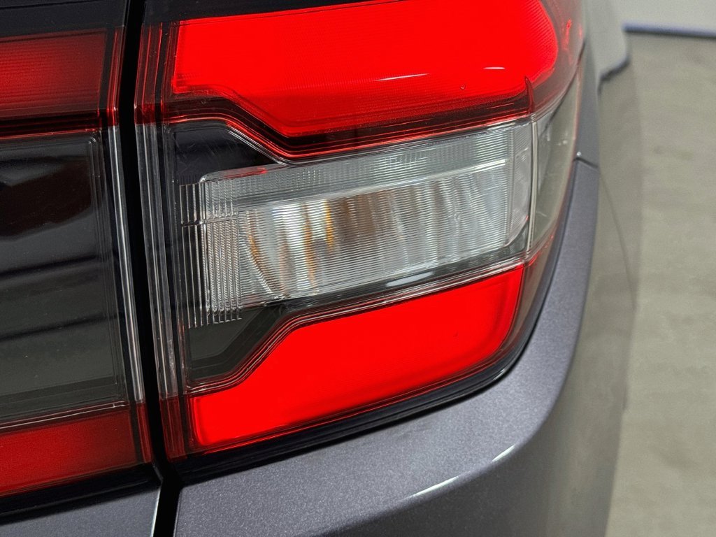 Certified Used 2025 Modern Steel Metallic Honda EX-L image 35