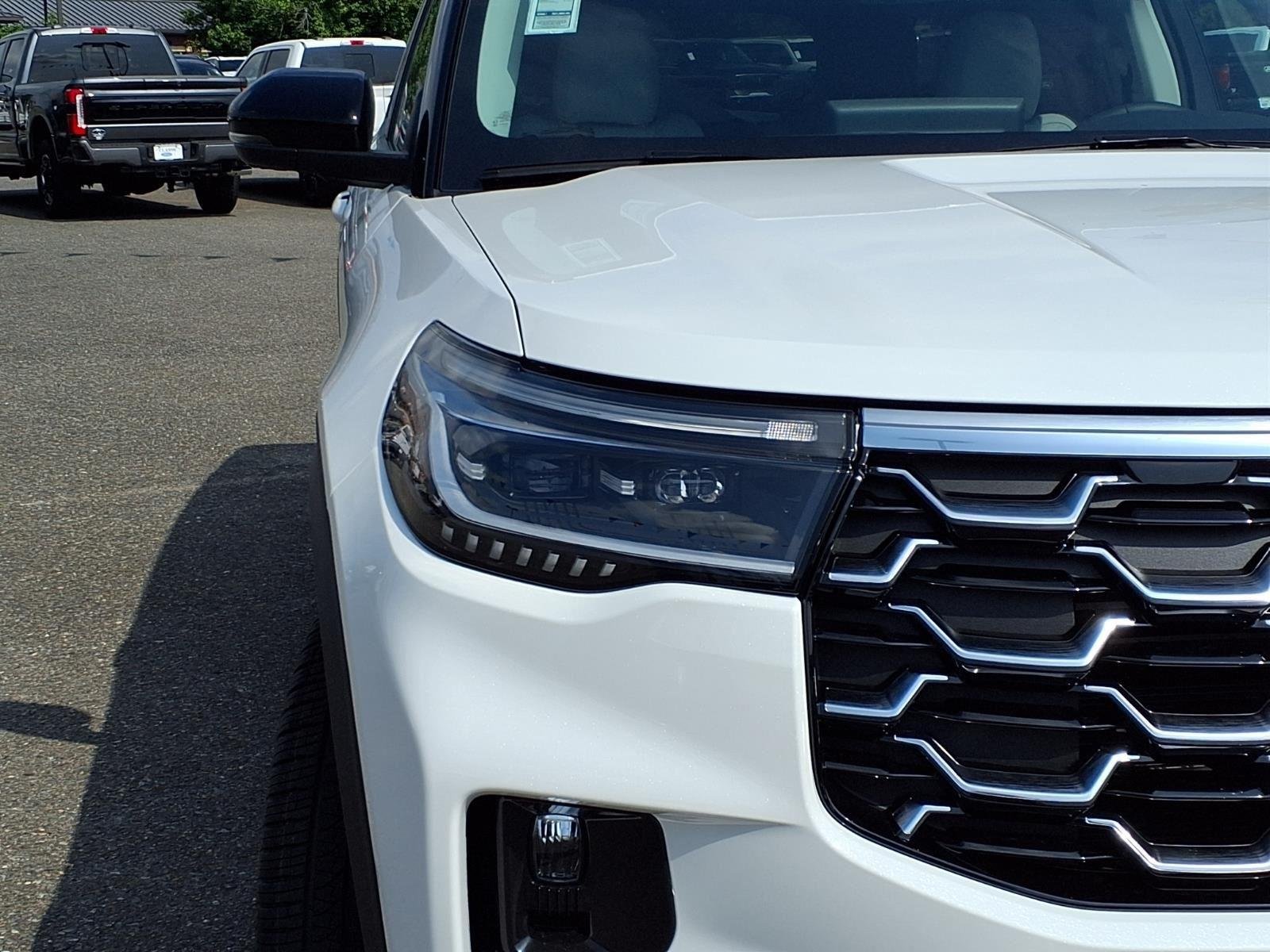 New 2026 Star White Metallic Tri-Coat Ford Platinum™ image 15