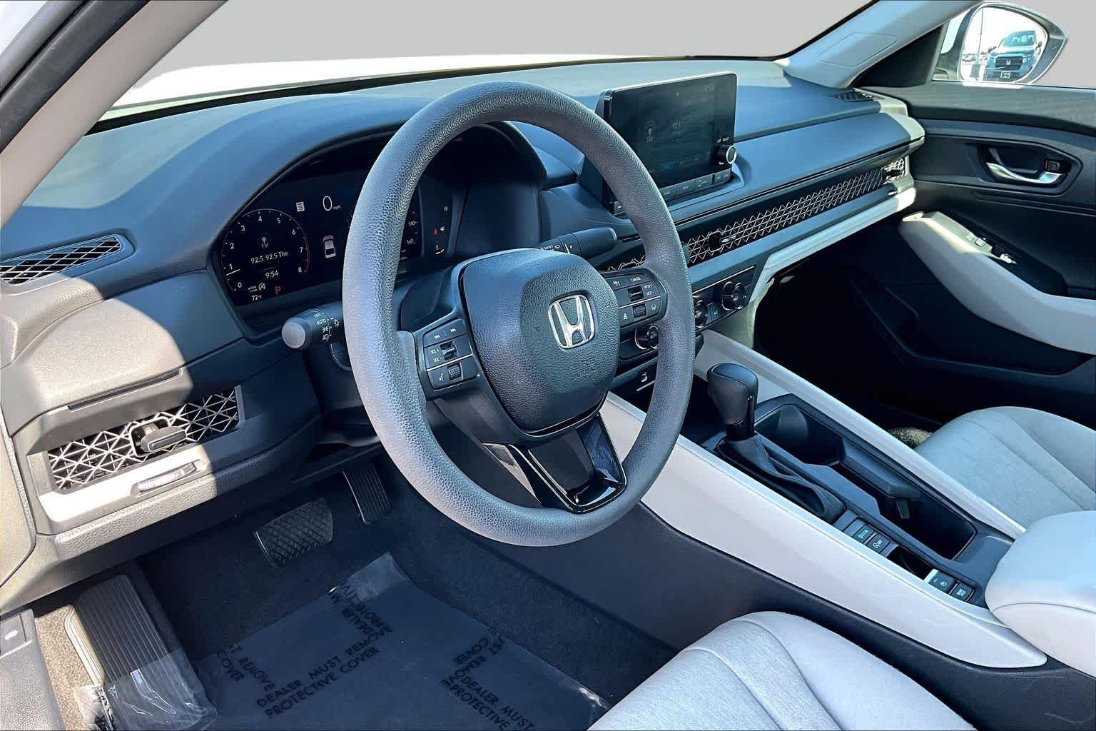 Used 2024 Platinum White Pearl Honda LX image 17
