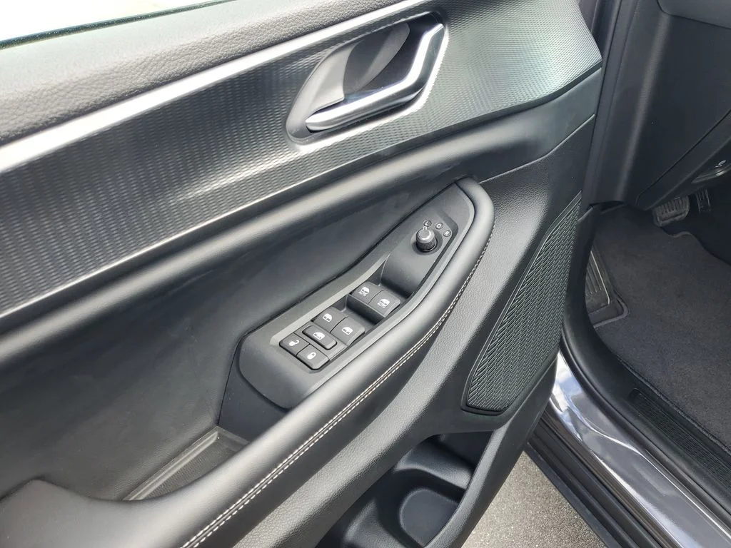 New 2025 Baltic Gray Metallic Clear-Coat Exterior Paint Jeep Altitude X image 7