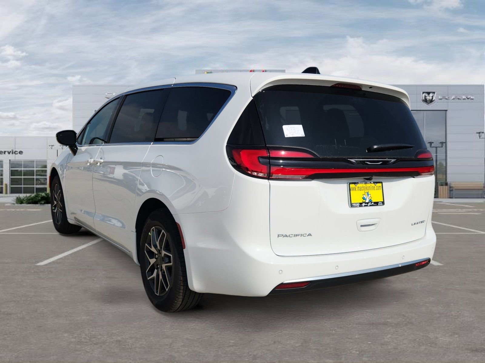 New 2027 Bright White Clear-Coat Exterior Paint Chrysler Limited image 3