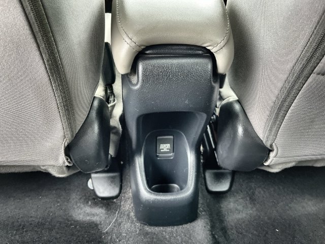 Used 2018  Honda EX image 31