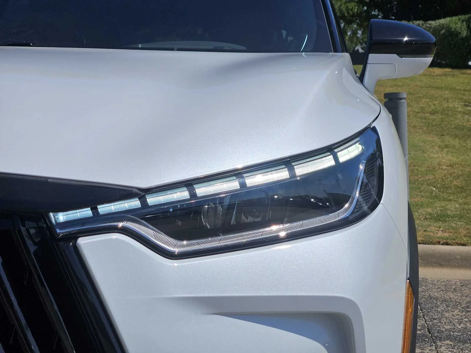 New 2027 2T RAD WHT INFINITI Autograph AWD image 6