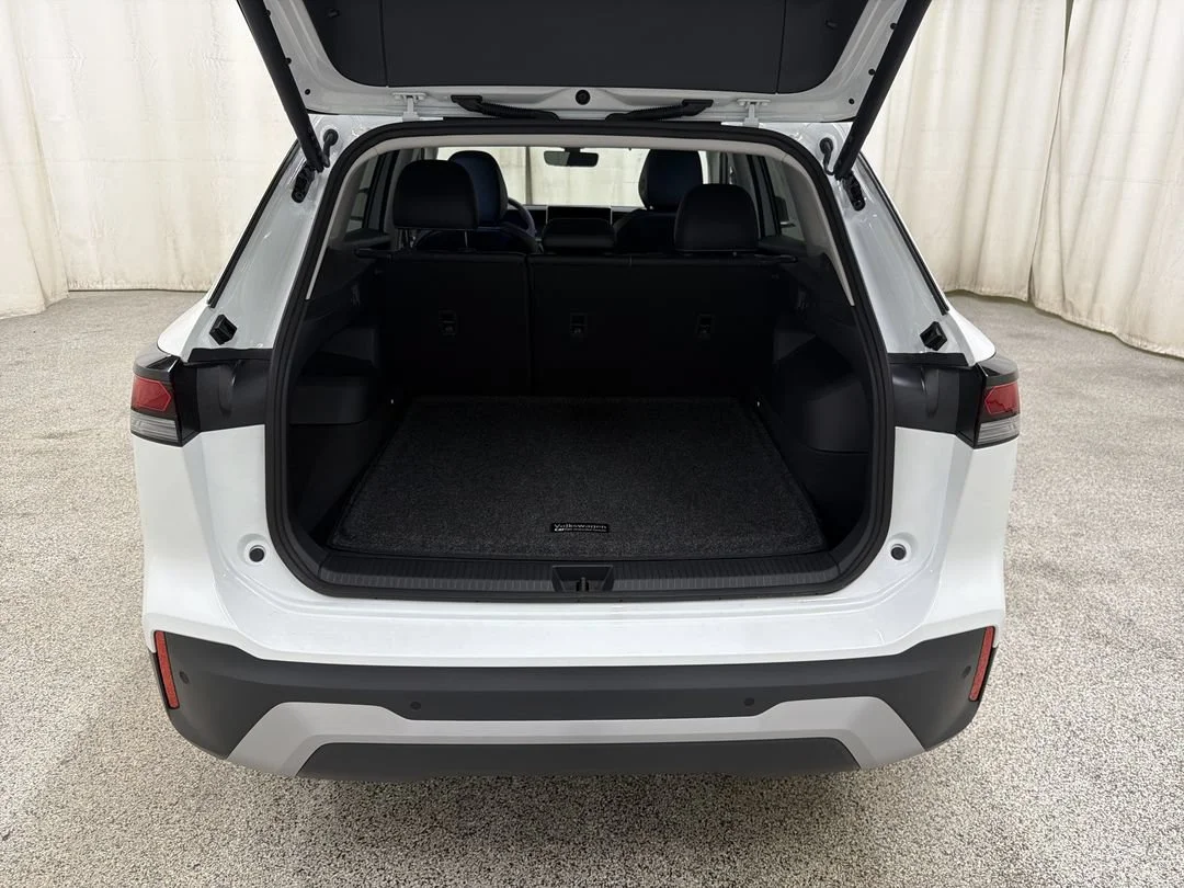 New 2026 Pure White Volkswagen SE image 17