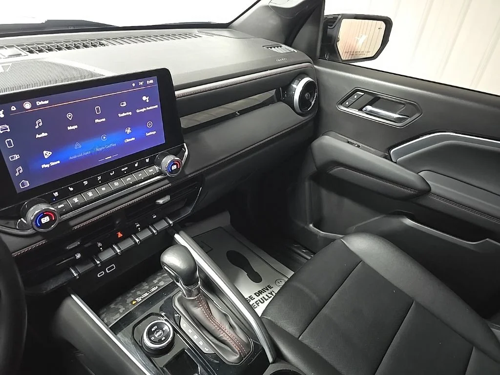 Used 2023 Black Chevrolet Z71 image 28
