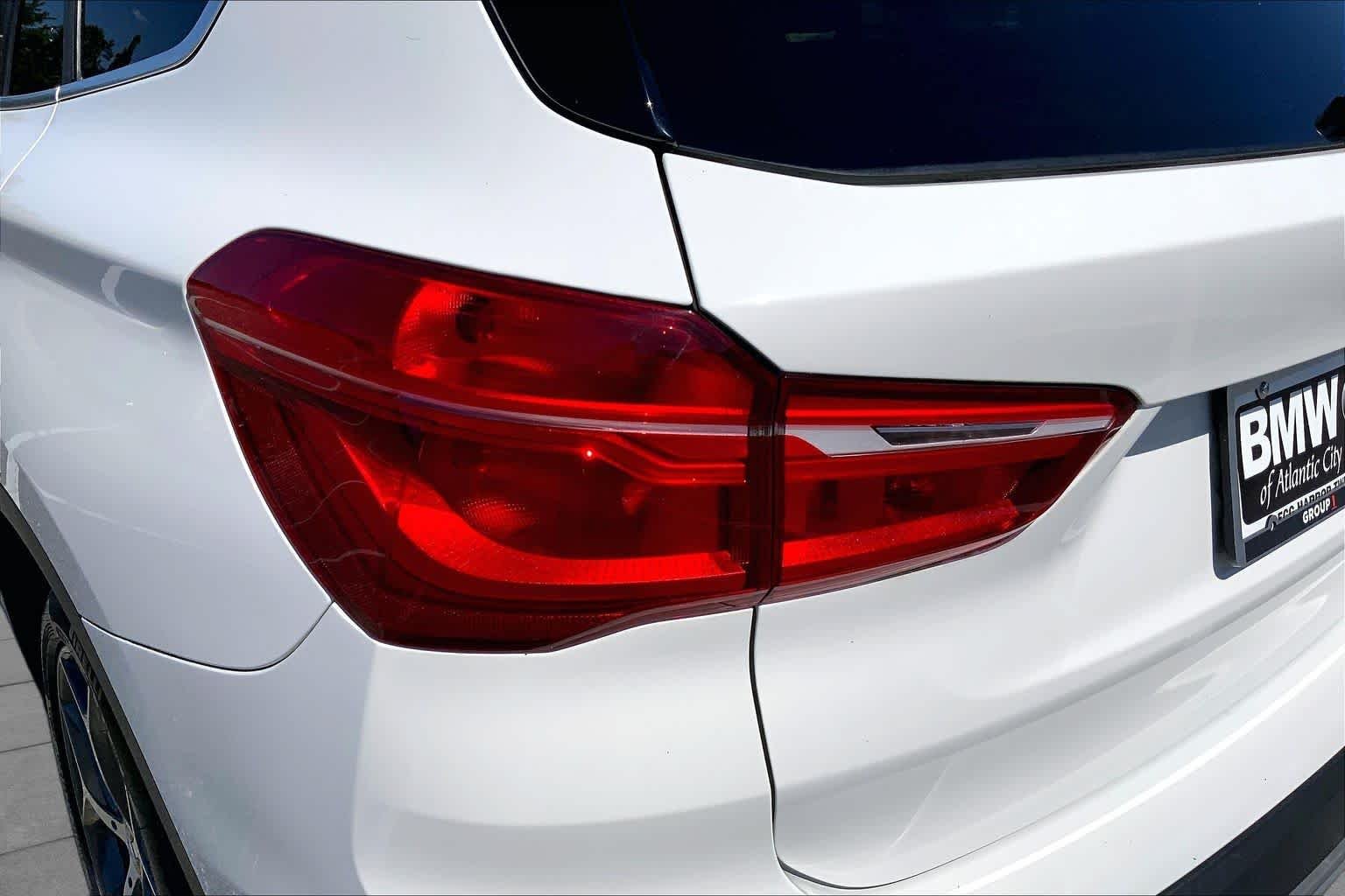 Used 2018 Alpine White BMW xDrive28i image 27
