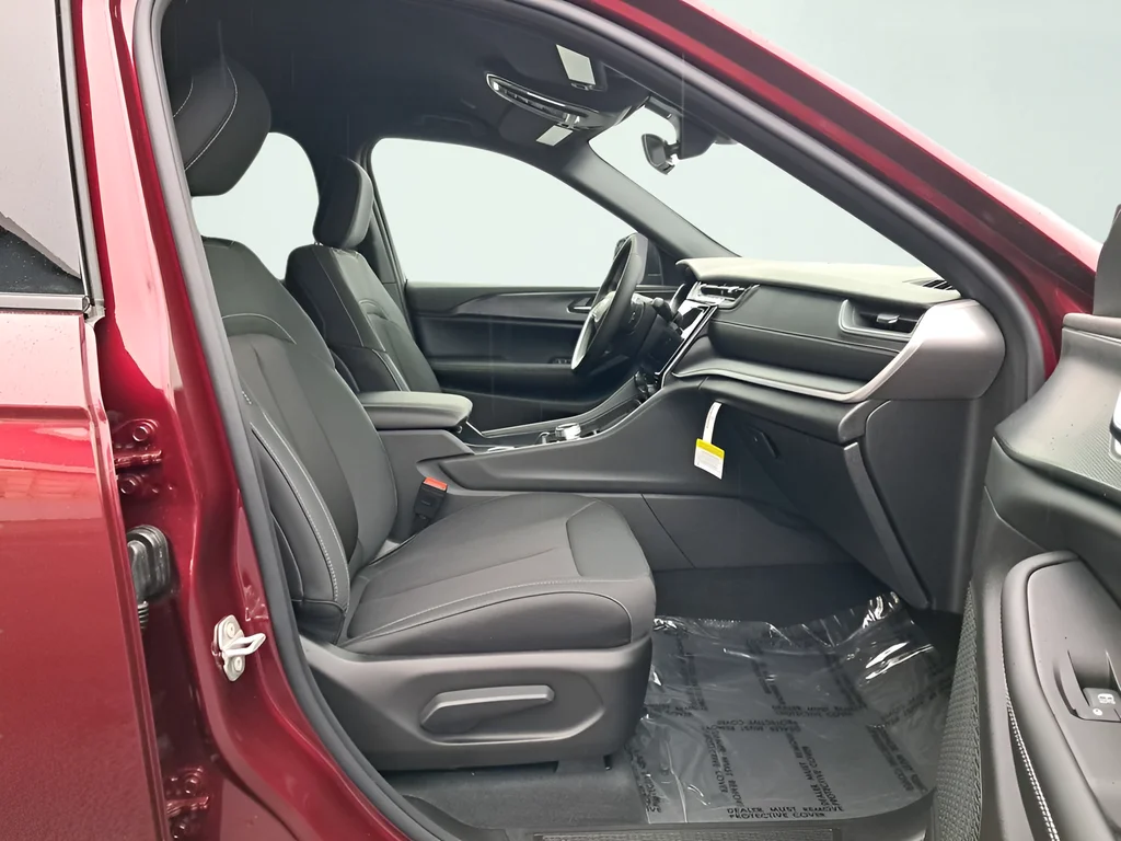 New 2026 Velvet Red Pearl-Coat Exterior Paint Jeep Laredo image 17