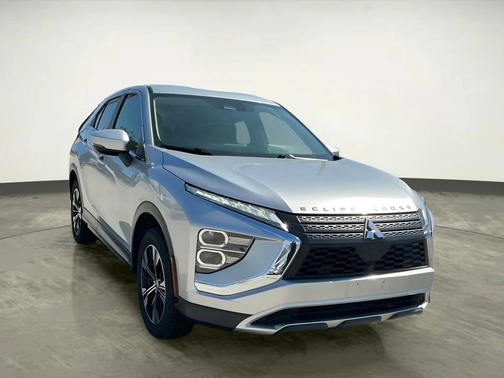 Used 2022  Mitsubishi SE image 14