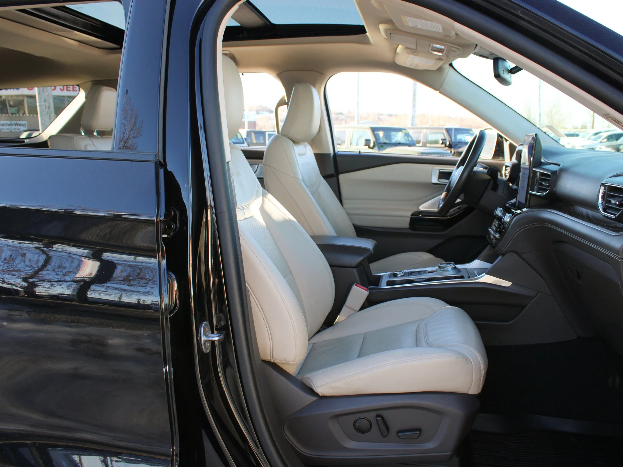 Certified Used 2023 Black Ford Platinum * No Accidents | Apple CarPlay | Luxury 3-Row SUV | Bang & Olufsen | Adaptive Cruise image 24