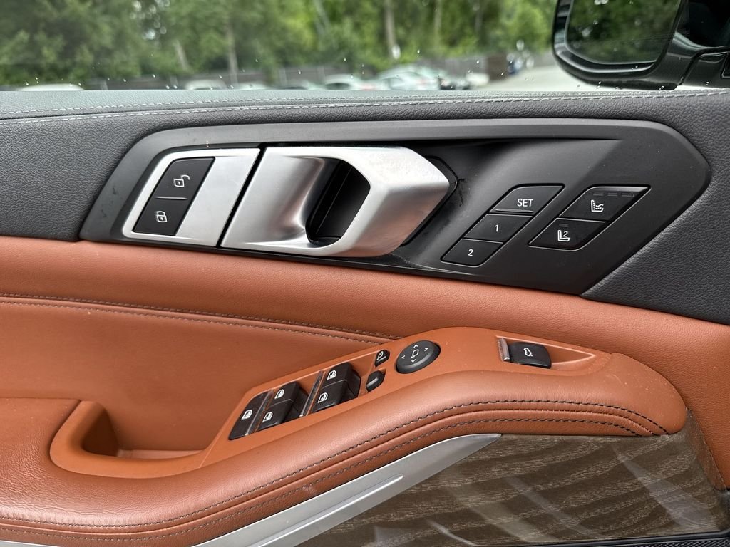 Used 2019 Sunstone Metallic BMW xDrive40i image 13