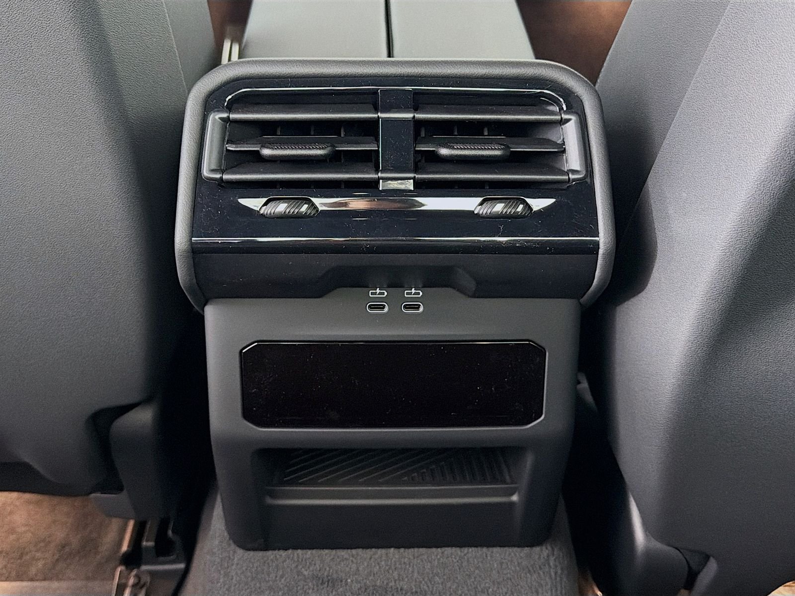 New 2027 Black Sapphire Metallic BMW 550e xDrive image 26