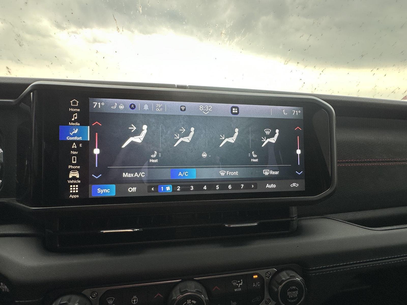 Used 2025 41 Jeep Rubicon image 14