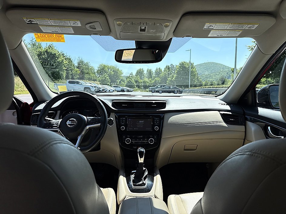 Used 2017 Palatial Ruby Nissan SL image 19