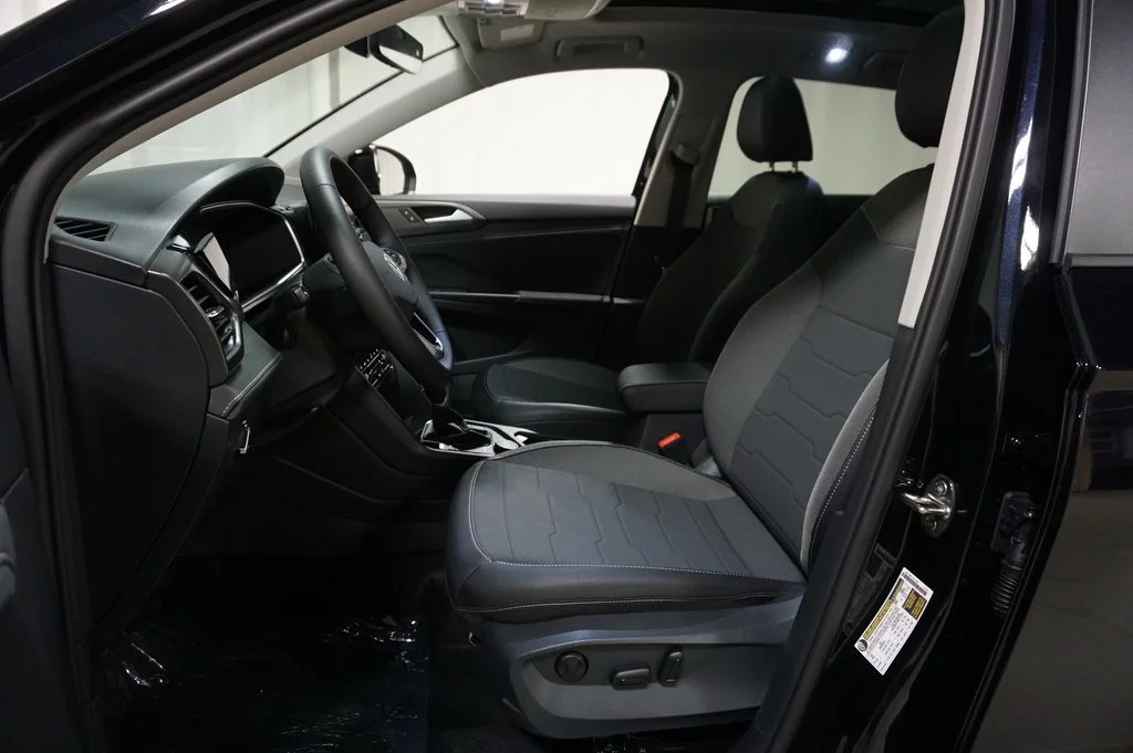 New 2026 Deep Black Volkswagen 1.5T SE Black image 10