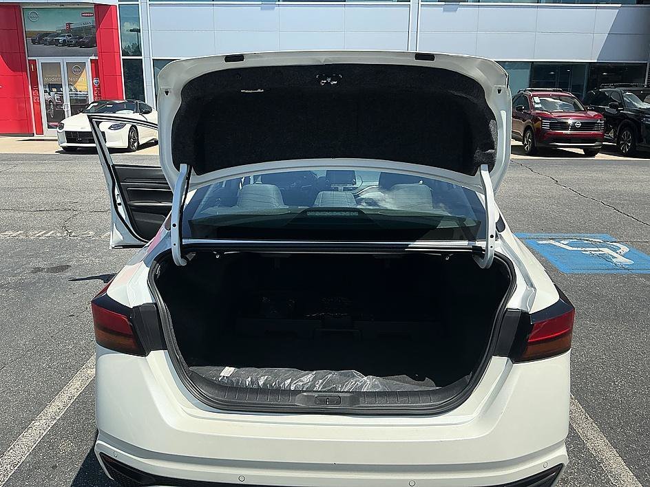 Used 2024 Pearl White Tricoat Nissan 2.5 SV image 27