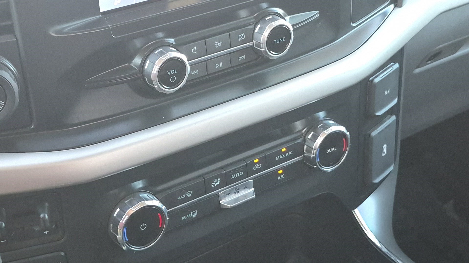 Used 2022 Oxford White Ford XLT image 23